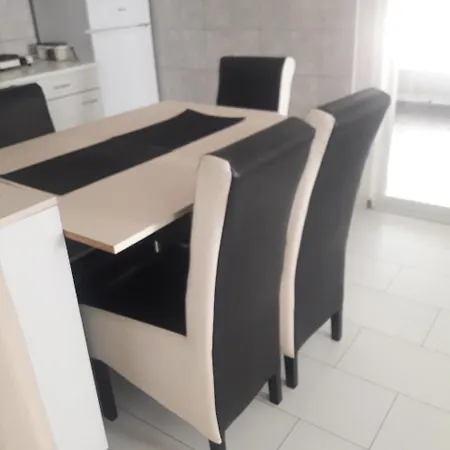 Konukevi Apartmani Nis 3*