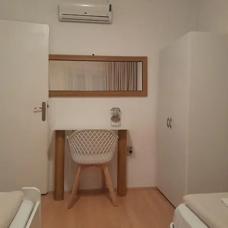 Apartmani Nis ゲストハウス Ni